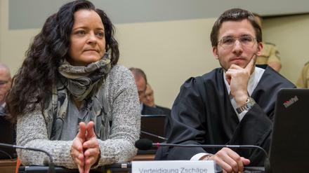 Die Hauptangeklagte Beate Zschäpe am Dienstag neben ihrem Anwalt Mathias Grasel.