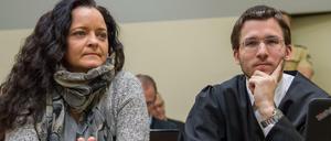 Die Hauptangeklagte Beate Zschäpe am Dienstag neben ihrem Anwalt Mathias Grasel.
