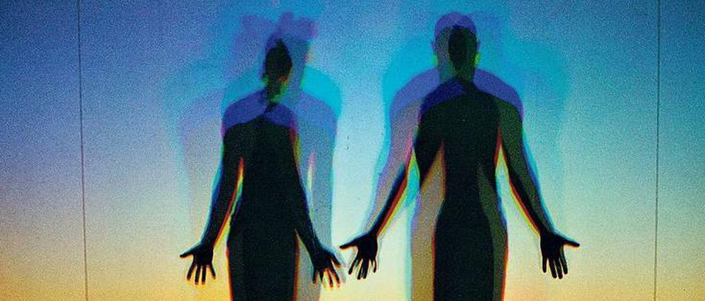 Wenn der Dunst aufklart: Ania Buraczynska und Rafael de Paula in der französischenProduktion „Nebula“, zu sehen im Haus der Berliner Festspiele.