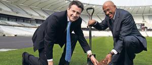 Unterm Teppich. Frankie Fredericks (r.), hier mit dem Präsidenten des Leichtathletik-Weltverbands Sebastian Coe, ist nach dubiosen Finanzströmen auf seine Konten in Erklärungsnot geraten.