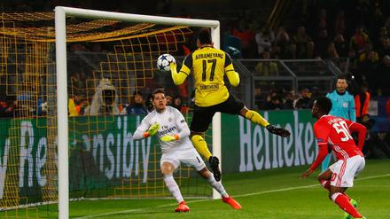 Pierre-Emerick Aubameyang bringt den BVB mit dem frühen 1:0 auf Viertelfinalkurs. 