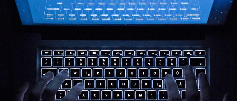 Das Darknet wird unter anderem zu illegalem Handel benutzt.