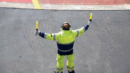 Im Schnitt elf Euro die Stunde gibt es derzeit für die Jobs an den Berliner Flughäfen. Verdi fordert zwölf Euro.