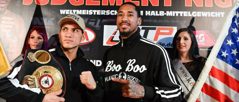 Der Weltmeister Jack Culcay (links) wird von Demetrius Andrade aus den USA herausgefordert.