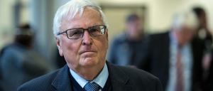 Theo Zwanziger klagt sieht seine Persönlichkeitsrechte verletzt.