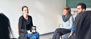 App an die Uni. Unternehmerin Diana Knodel programmiert mit Lehramtsstudierenden.