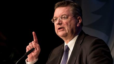 Will die EM nach Deutschland holen: Reinhard Grindel.