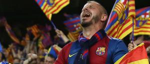 Herzensangelegenheit. Ein Barcelona-Fan mit der Flagge der katalanischen Unabhängigkeitsbewegung.