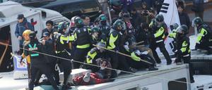 Unterstützer der ehemaligen Präsidentin Südkoreas, Geun Hye, demonstrieren in Seoul.