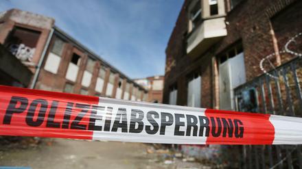 Ein 15 Jahre altes Mädchen ist tot auf dem Gelände der ehemaligen Papierfabrik entdeckt worden. 