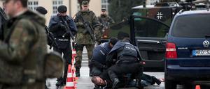 Gemeinsam geübt. Polizisten und Bundeswehrsoldaten während der gemeinsamen Anti-Terror-Übung "Getex".
