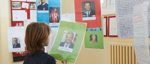 Die Sechstklässler sind stolz auf die Briefe, die sie von Prominenten, wie Joachim Gauck erhalten haben. 