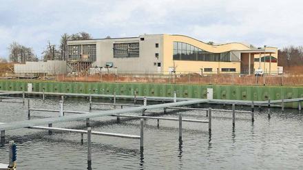 Das Spaßbad am Zernsee ist halb fertig. Zunächst wird sich dem Zustand erst einmal nichts ändern.
