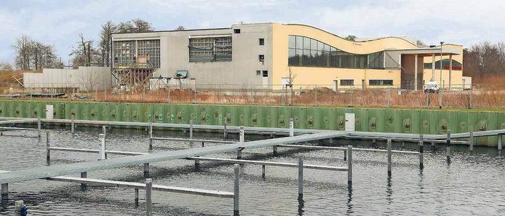 Das Spaßbad am Zernsee ist halb fertig. Zunächst wird sich dem Zustand erst einmal nichts ändern.
