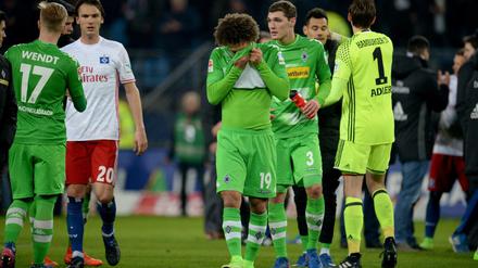 Bedient. Die Gladbacher nach dem 1:2 beim Hamburger SV.