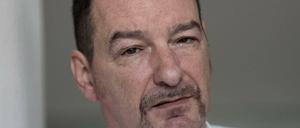 Franz Dobler, geboren 1959, legt mit "Ein Schlag ins Gesicht" seinen zweiten Roman vor.