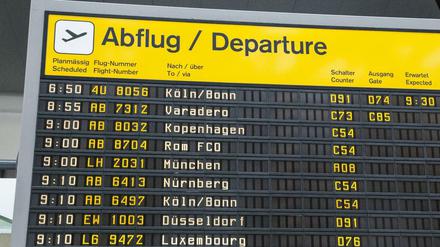 Eine Anzeigetafel am Flughafen Tegel.