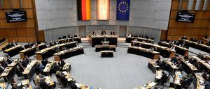 Ist es hier wirklich so langweilig? Manche gewählte Vertreter hält es jedenfalls nicht mehr im Berliner Abgeordnetenhaus.