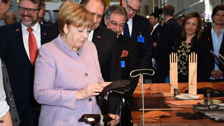 Mit Samthandschuhen wird Angela Merkel in Washington bei ihrem ersten Treffen mit dem US-Präsidenten Donald Trump sicher nicht auftreten.