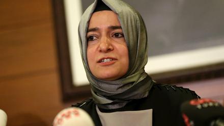 Die türkische Familienministerin Fatma Betül Sayan Kayanach ihrer Ankunft auf dem Atatürk-Flughafen in Istanbul.