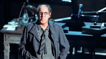 Adriano Celentano bei einer Aufführung 2012. Der Sänger ist derzeit wieder in den Hitparaden vertreten.