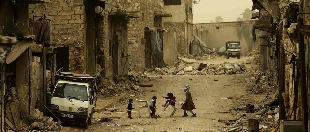 Sie kennen es nicht anders: Für Millionen Kinder war jeden Tag ihres Lebens Krieg.