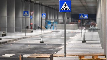 Schule oder Flughafen? In Berlin weiß man es nie so genau. Das hier wird ein Airport - wahrscheinlich. 