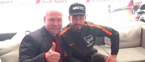 Tweet der AfD: Hertha-Siegtorschütze Plattenhardt mit AfD-Politiker Scheermesser