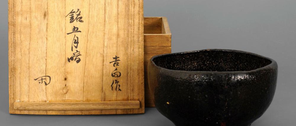 Schwarzes Raku aus Japan, 19. Jahrhundert.