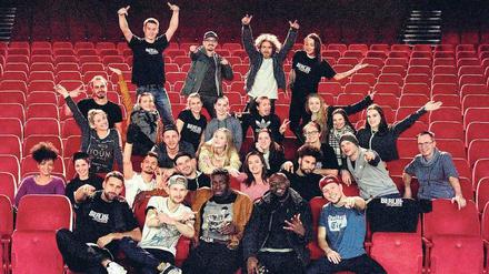 Kreativvolk. Zum Ensemble der Show gehören Tänzer, DJs, Sänger, Musiker, Artisten – und natürlich sind alle aus Berlin.