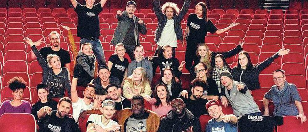 Kreativvolk. Zum Ensemble der Show gehören Tänzer, DJs, Sänger, Musiker, Artisten – und natürlich sind alle aus Berlin. 