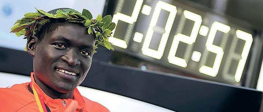 Der Kenianer Dennis Kimetto 2014 nach seinem Weltrekordlauf in Berlin.