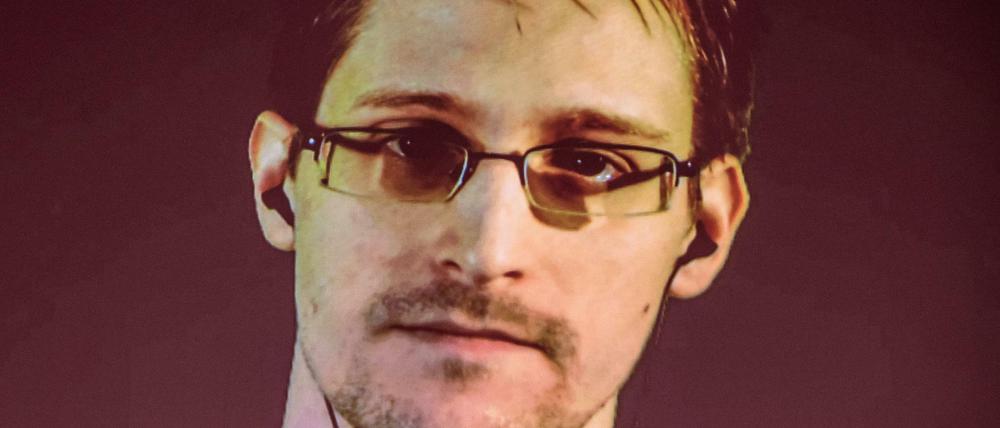 Der US-amerikanische Whistleblower Edward Snowden bei einer Videoliveschalte in Hannover im Jahr 2015.