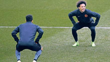 Auf dem Sprung. Leroy Sané (r.) und seine Mitspieler von Manchester City wollen nach dem 5:3-Sieg im Hinspiel ins Viertelfinale der Champions League einziehen. 