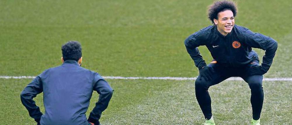 Auf dem Sprung. Leroy Sané (r.) und seine Mitspieler von Manchester City wollen nach dem 5:3-Sieg im Hinspiel ins Viertelfinale der Champions League einziehen. 