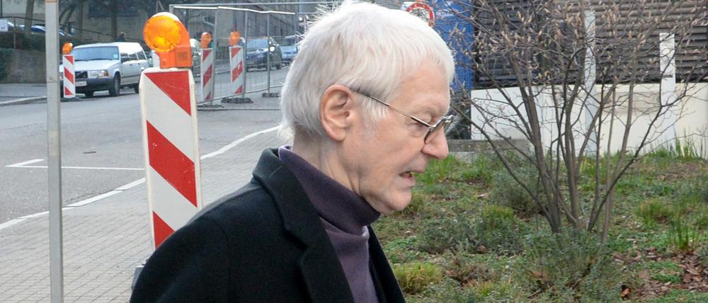 Der ehemalige Drogeriekettenbesitzer Anton Schlecker auf dem Weg ins Gericht in Stuttgart.