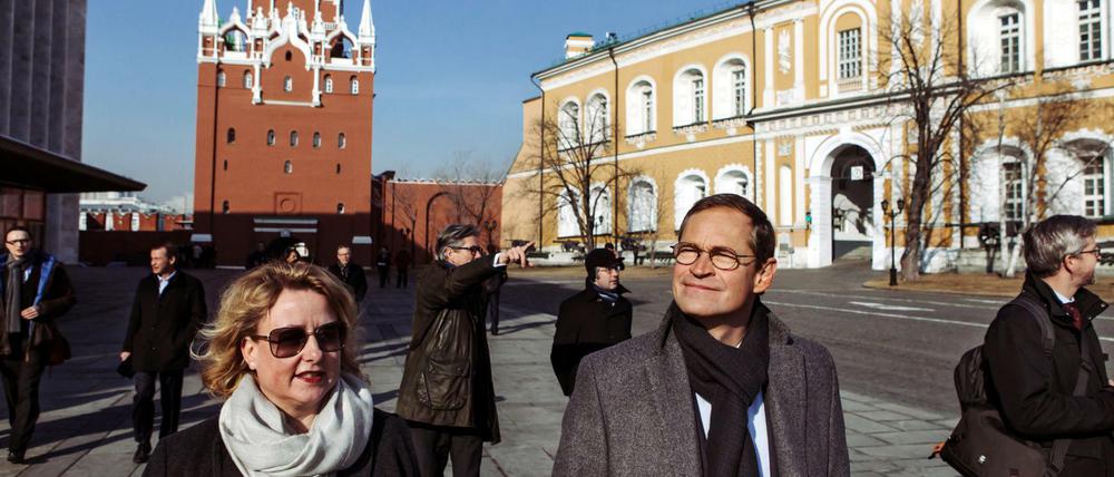 Berlins neuer Kremologe. Michael Müller mit Senatssprecherin Claudia Sünder in Moskau.