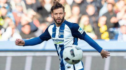 Am liebsten nur den Ball im Blick. Marvin Plattenhardt geriet am Wochenende unverschuldet in politische Diskussionen.