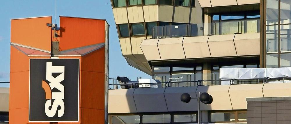 Absturz inklusive. Sixt warb mit Geldgutschein Wähler für Tegel ein - und stoppte die Aktion nach Strafanzeige.