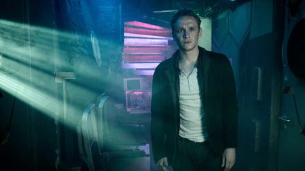 Lukas Franke (Matthias Schweighöfer) wird erst gehackt und dann gejagt - und wird schließlich zum Jäger.