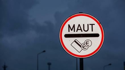 Wie das "Handelsblatt" berichtet, könnte sich der Start der PKW-Maut bis 2020 verzögern.