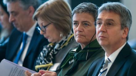 Die Kommissarin für Wettbewerb bei der Europäischen Kommission, Margrethe Vestager, neben Andreas Mundt, Präsident des Bundeskartellamtes, am Donnerstag bei der Konferenz. 