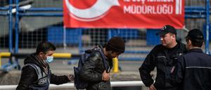 Bitte in der Türkei bleiben! Das Archivfoto zeigt einen Flüchtling, der aus Europa zurückgeschickt wurde in die Türkei. 