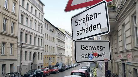 Alles kaputt. Straßen und Wege in Berlin sind in miserablem Zustand. Gut, dass die Dekra das erfragt hat.