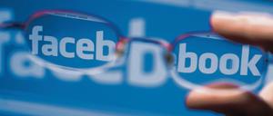 Geht es nach dem Gesetzentwurf von Justizminister Heiko Maas, müssen Facebook und Co. bei Kommentaren und Beiträgen genauer hinsehen.