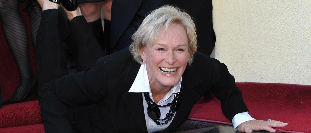 Ironiebegabt, Glenn Close 2008 auf einer Sternenplakette, mit der sie auf Hollywoods berühmten "Walk of Fame" verewigt wurde. 
