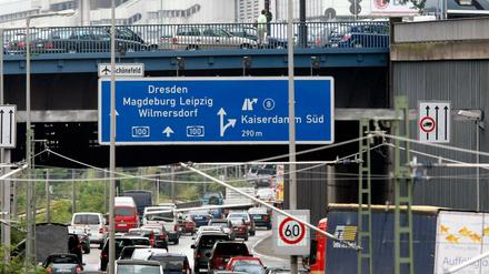 Da oben ist der Kaiserdamm - und dorthin soll die neue Rampe hin. Fordert die SPD im Bezirk.