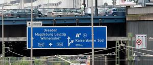 Da oben ist der Kaiserdamm - und dorthin soll die neue Rampe hin. Fordert die SPD im Bezirk.