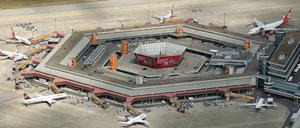 Wie lange noch? Manche Berliner hängen an ihrem Flughafen Tegel.