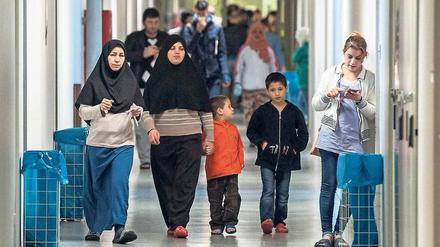 Gerade für Frauen sind Sammelunterkünfte belastend.